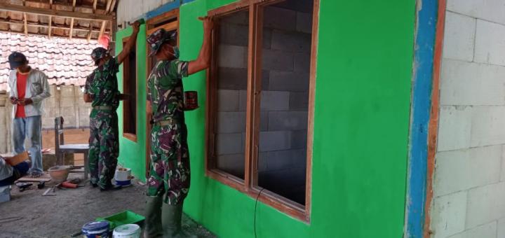 Progres Hampir 100 Persen, Satgas TMMD Kodim Bojonegoro Lakukan Pengecatan Dinding Aladin 